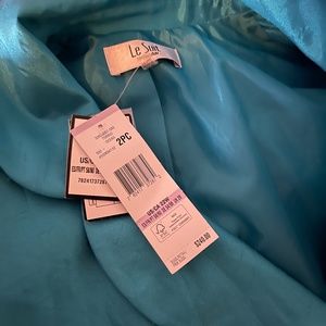 LeSuit suit never worn